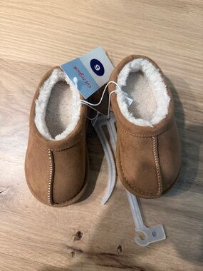 Cat & Jack Kids Tan Faux-Suede Slip-On Slippers